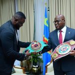 Martin Bakole présente sa ceinture au Président de la République