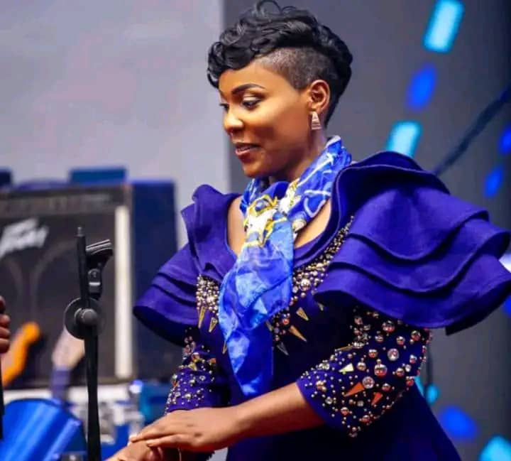 Souzanah CHOMBE lance son nouvel album dans une ambiance spirituelle