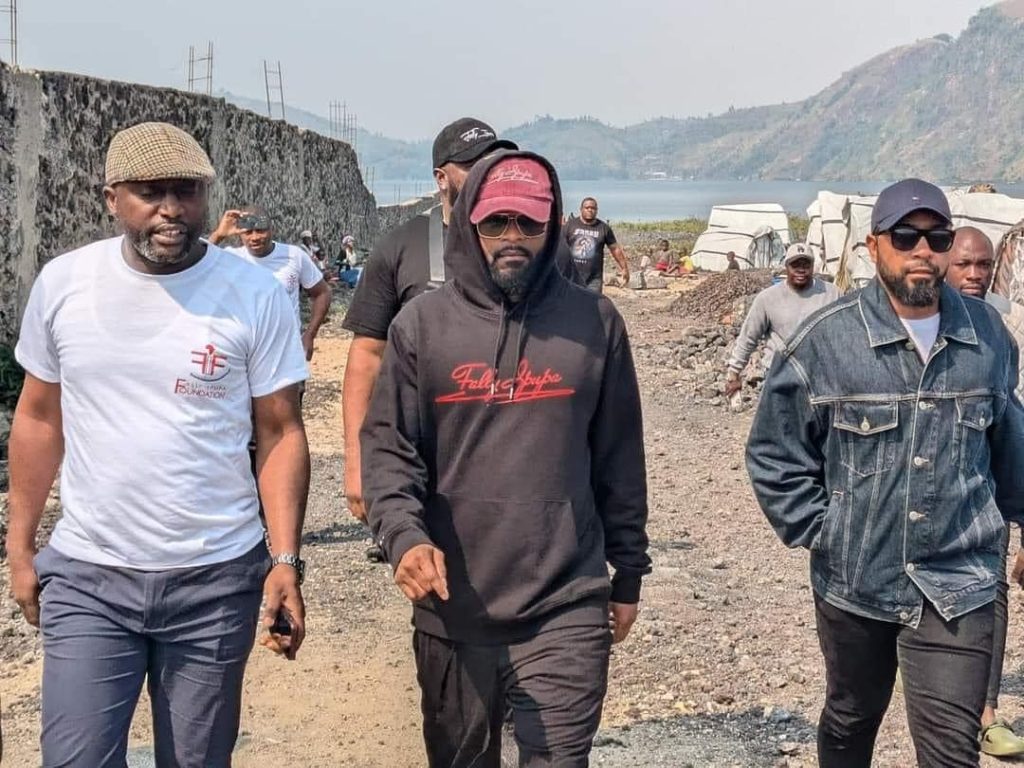 Fally Ipupa assiste les enfants déplacés de guerre