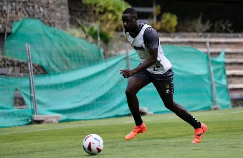 Mfulu quitte Las Palmas en résiliant son contrat