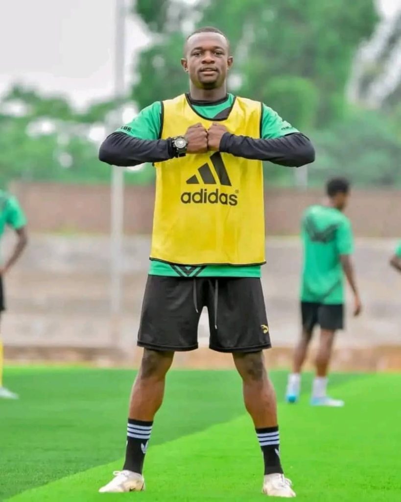 Échec de Transfert pour Elie Mpanzu, L'Attaquant Congolais Cherche un Nouveau Projet