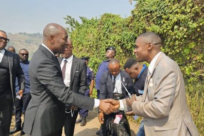 le Gouverneur du Sud-Kivu, Jean-Jacques PURUSI SADIKI a regagné sa Province par le petit port d'AMSAR en territoire de KABARE