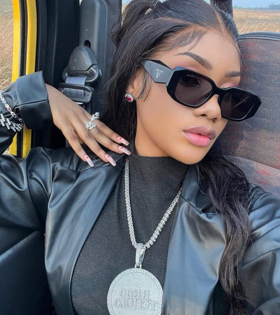 La chanteuse Rebo Tchulo a affolé la toile avec un mystérieux message annonçant « une grande nouvelle »