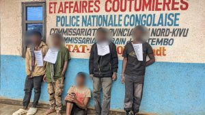 5 présumés criminels présentés par les services de sécurité à la presse locale