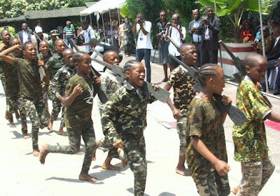 Plus de 33 860 enfants soldats, comment mettre fin au recrutement d’enfants par les forces