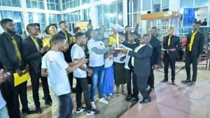 L'Église 8ᵉ CEPAC Philadelphie Mukukwe a gagné le trophée de la grande finale de la deuxième édition du concours de Génie en Herbe Biblique