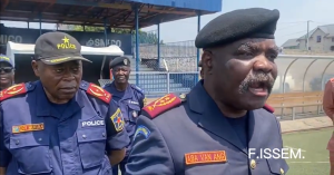 Guerre du M23 : « Les agresseurs de la RDC retourneront dans des cercueils », prévient la Police nationale congolaise Lors de son passage à Goma, le commissaire divisionnaire adjoint de la police nationale congolaise a réagit au sujet de l’agression que subit la RDC.