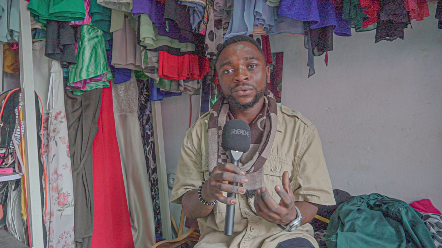 Un entrepreneur valorise de vêtements de marque vietnamienne pour construire un avenir prometteur