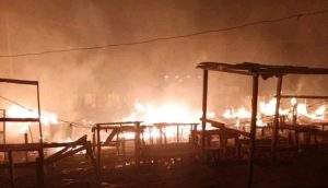 Un incendie ravage plusieurs magasins au marché central