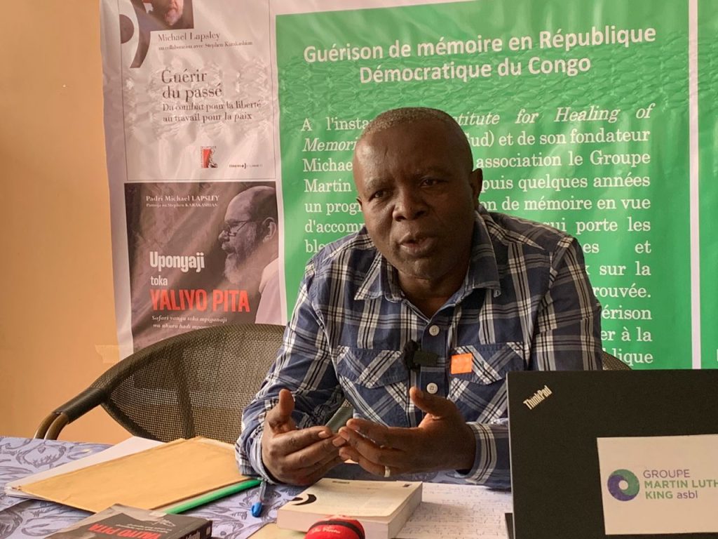 Goma : Le groupe Martin Luther King lance la traduction en swahili du livre du Père Michael Lapsley sur la guérison des mémoires Le groupe Martin Luther King lance la traduction en swahili du livre du Père Michael Lapsley sur la guérison des mémoires