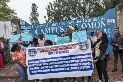 Manifestation d'une centaine d'anciens étudiants de la faculté de Médecine de l'ULPGL pour exiger leurs diplômes