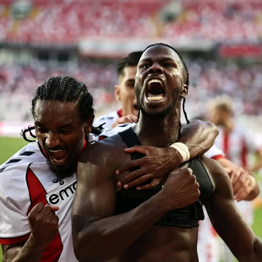 Samuel Moutoussamy se distingue lors de sa première titularisation avec Sivasspor