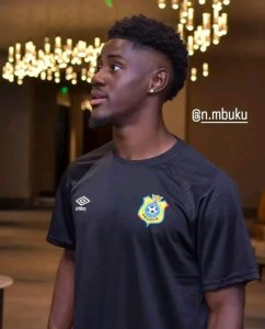 Nathanaël Mbuku, récemment transféré au Dinamo Zagreb en provenance de l'Augsbourg sous forme de prêt, a rejoint pour la première fois l’équipe nationale des Léopards.
