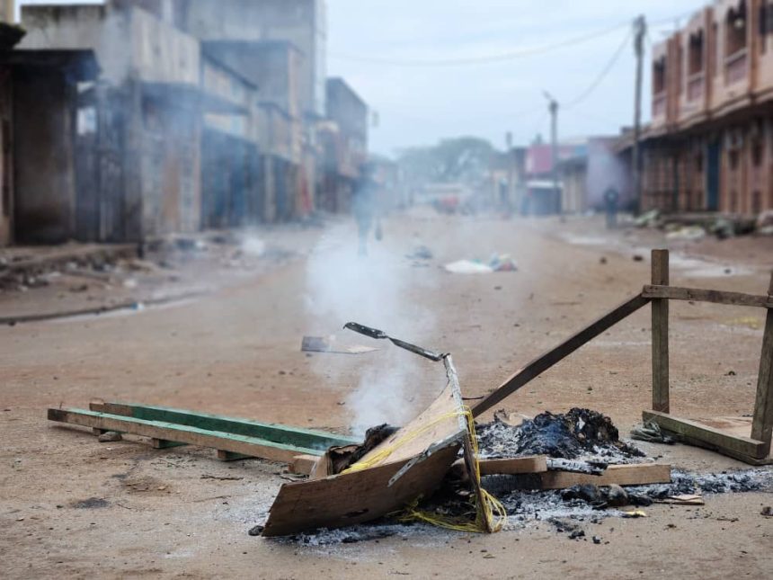 Des barricades observées dans plusieurs points chauds, malgré l'interdiction de grève par les autorités