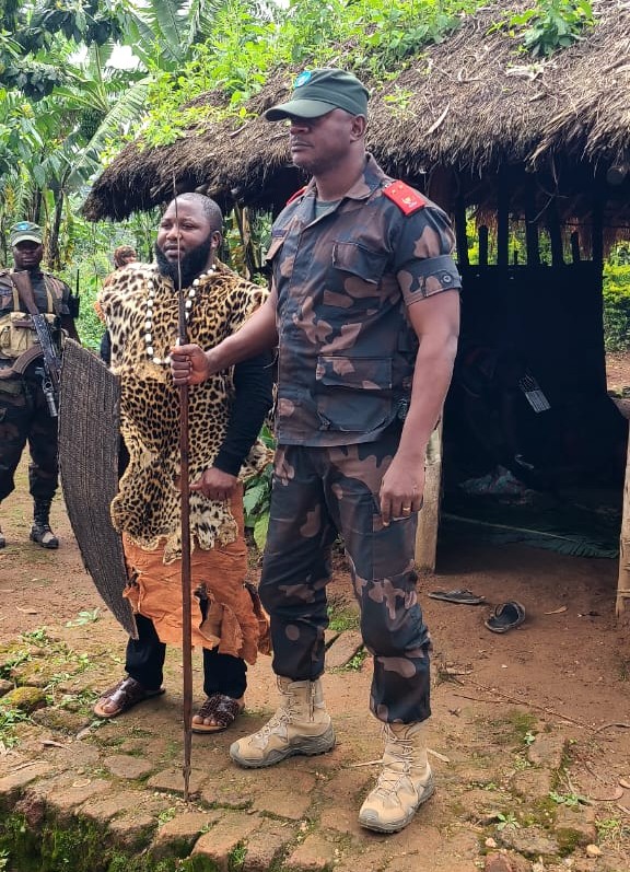 Échange entre le Sous-Chef d'État-Major des FARDC et le Mwami Kalemire III sur la situation sécuritaire des Bashu