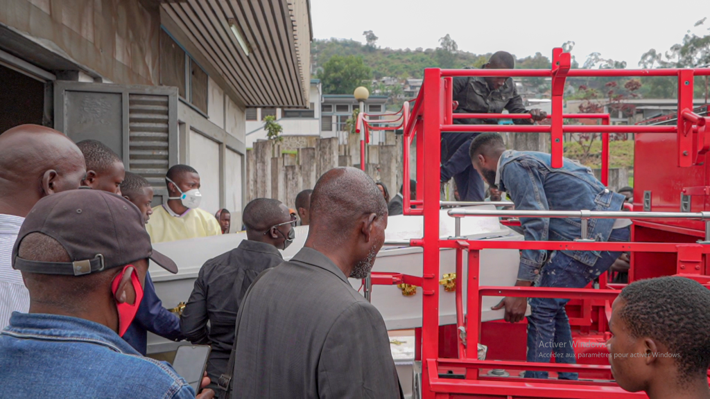Les autorités autorisent les familles des victimes du naufrage à Kituku à récupérer les corps pour inhumation