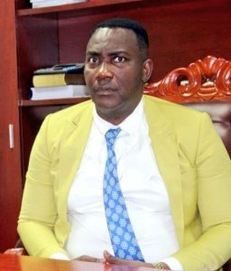 RDC : Le député national Gode Mpoy exige le paiement des enseignants avant les festivités du Nouvel An Le député national Gode Mpoy exige le paiement des enseignants avant les festivités du Nouvel An