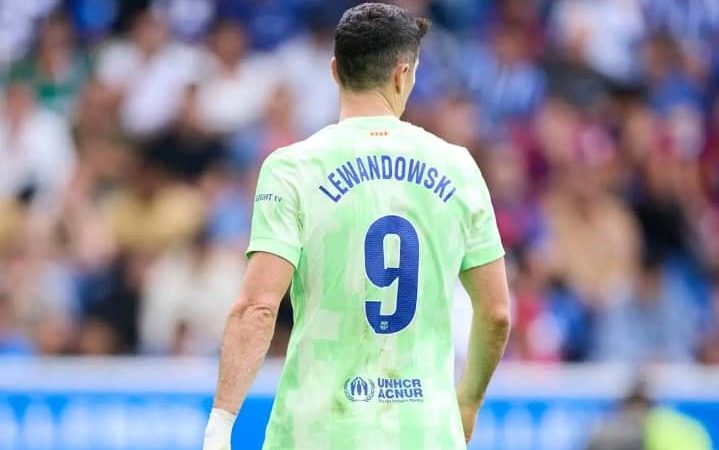 Lewandowski en feu, le FC Barcelone s'impose face à Alavés