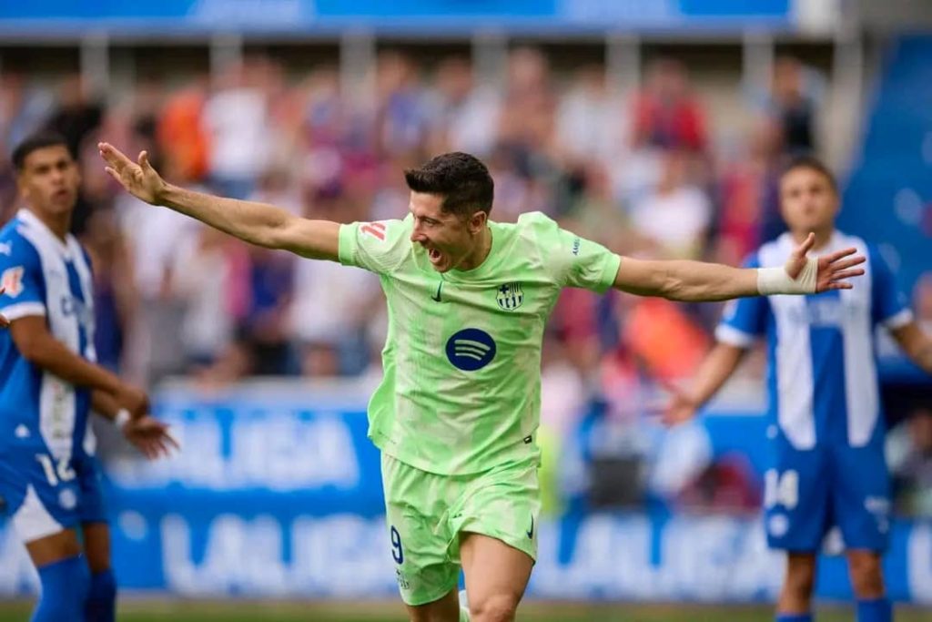 Lewandowski en feu, le FC Barcelone s'impose face à Alavés