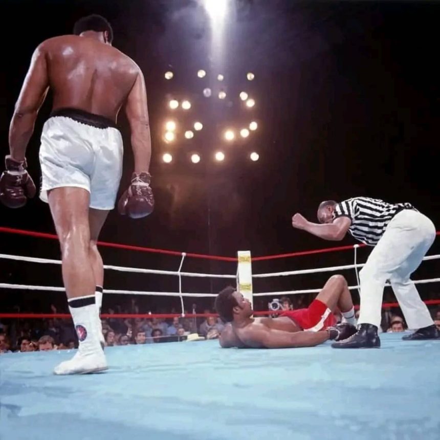 Ce combat titanesque a vu le boxeur américain Muhammad Ali défier George Foreman pour le titre mondial des poids lourds