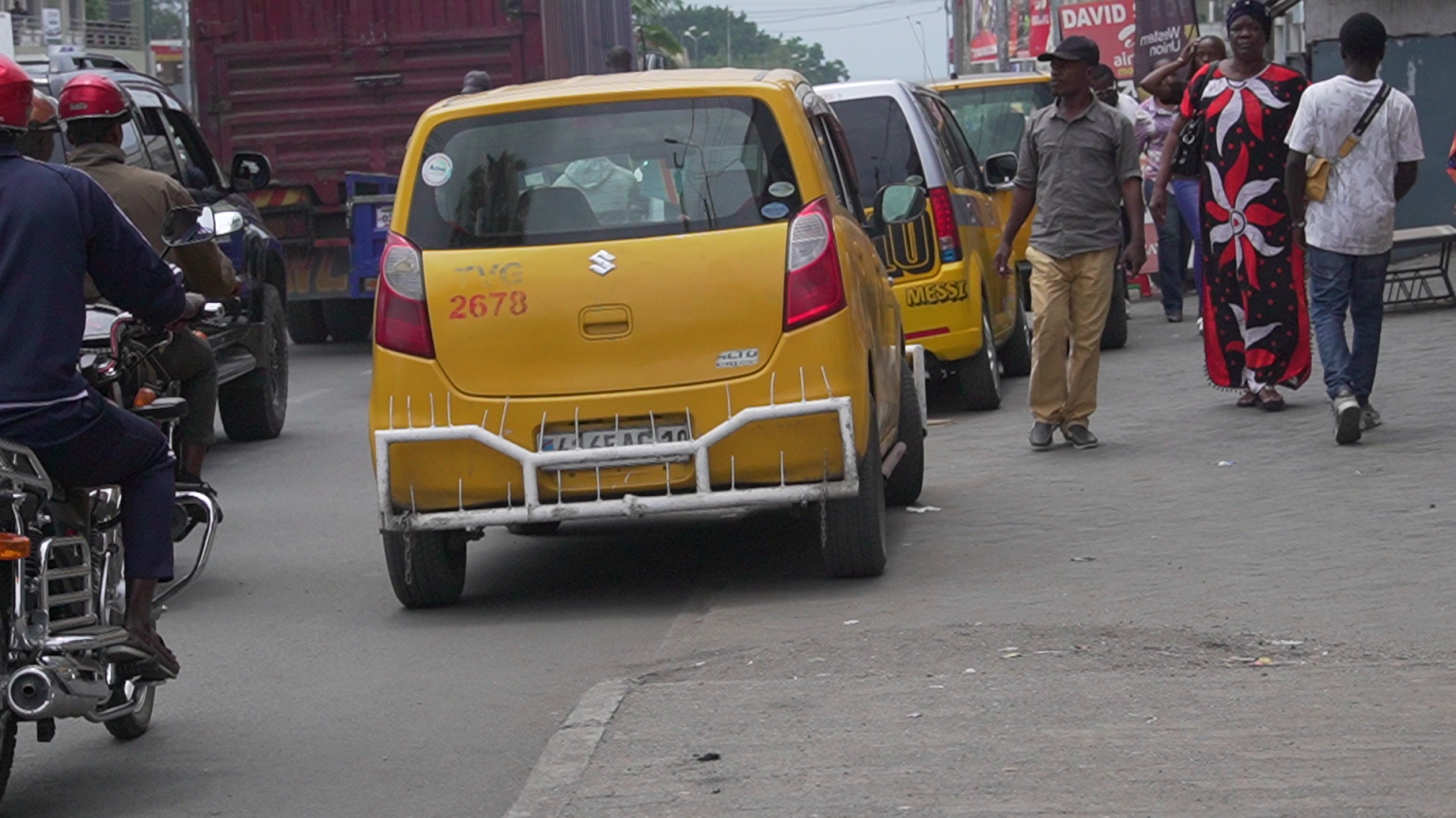 Manifestation des chauffeurs de taxi devant la mairie pour protester contre l’assassinat de leur collègue