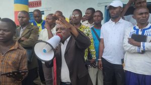 Premier jour sans activités à Kasindi, les manifestants devant le bureau du délégué du gouverneur