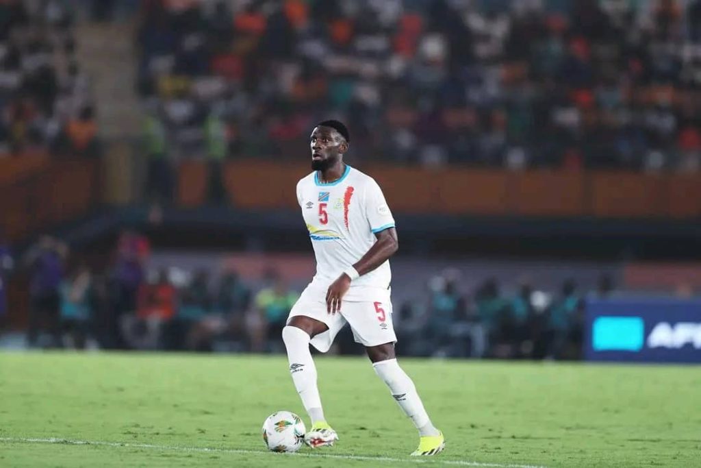 Le défenseur central congolais Dylan Batubinsika forfait pour le match contre la Guinée