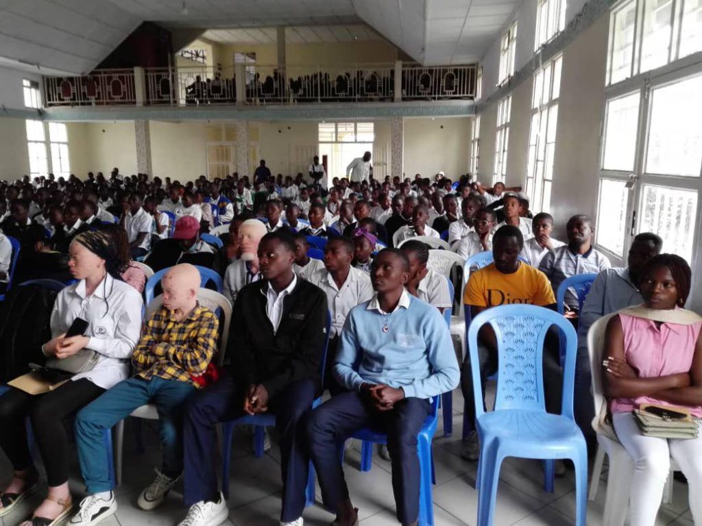 Les enfants dénoncent les violations de leurs droits lors d'une conférence organisée pour la Journée mondiale de l’enfant