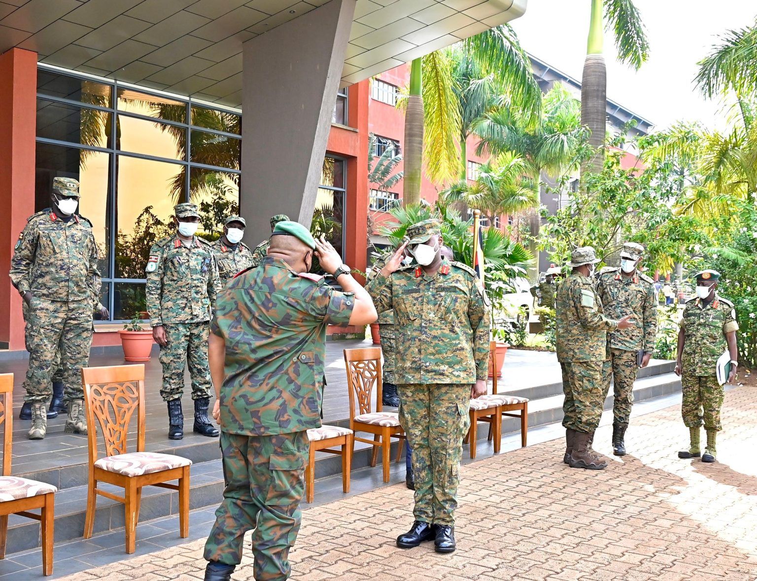 Échange entre le Général Muhoozi et Tshiwewe