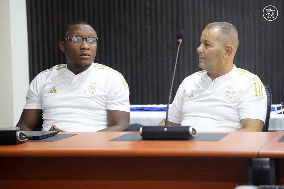 Le sélectionneur Guy Bukasa renforce ses compétences avant la trêve de novembre