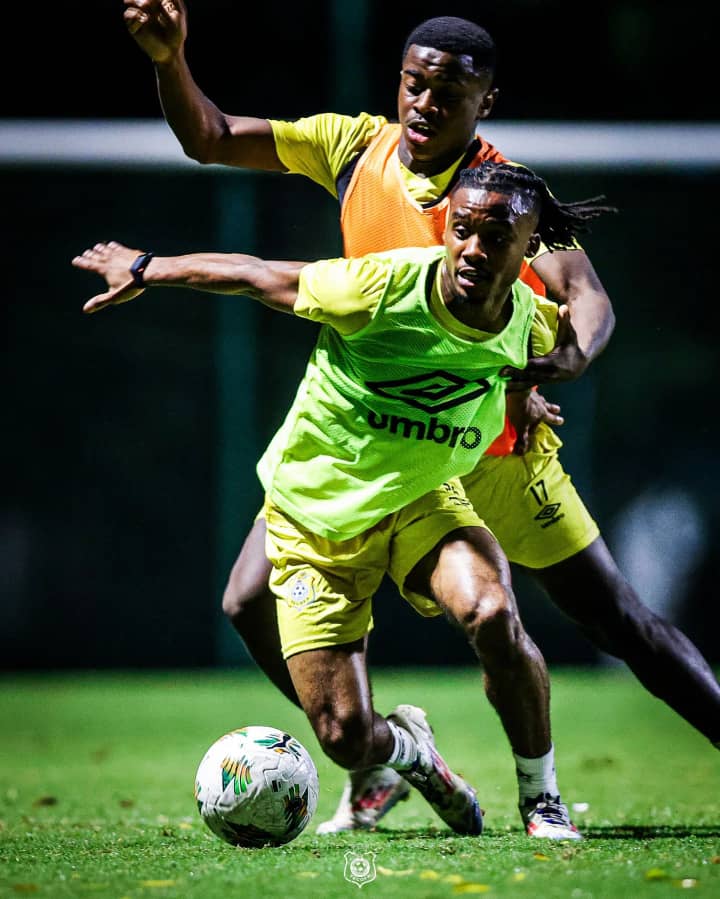 Première séance d'entraînement au complet des Léopards à Abidjan