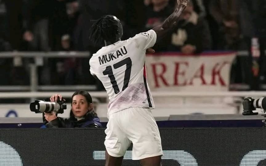 Ngal’ayel Mukau entre dans l’histoire avec un doublé exceptionnel