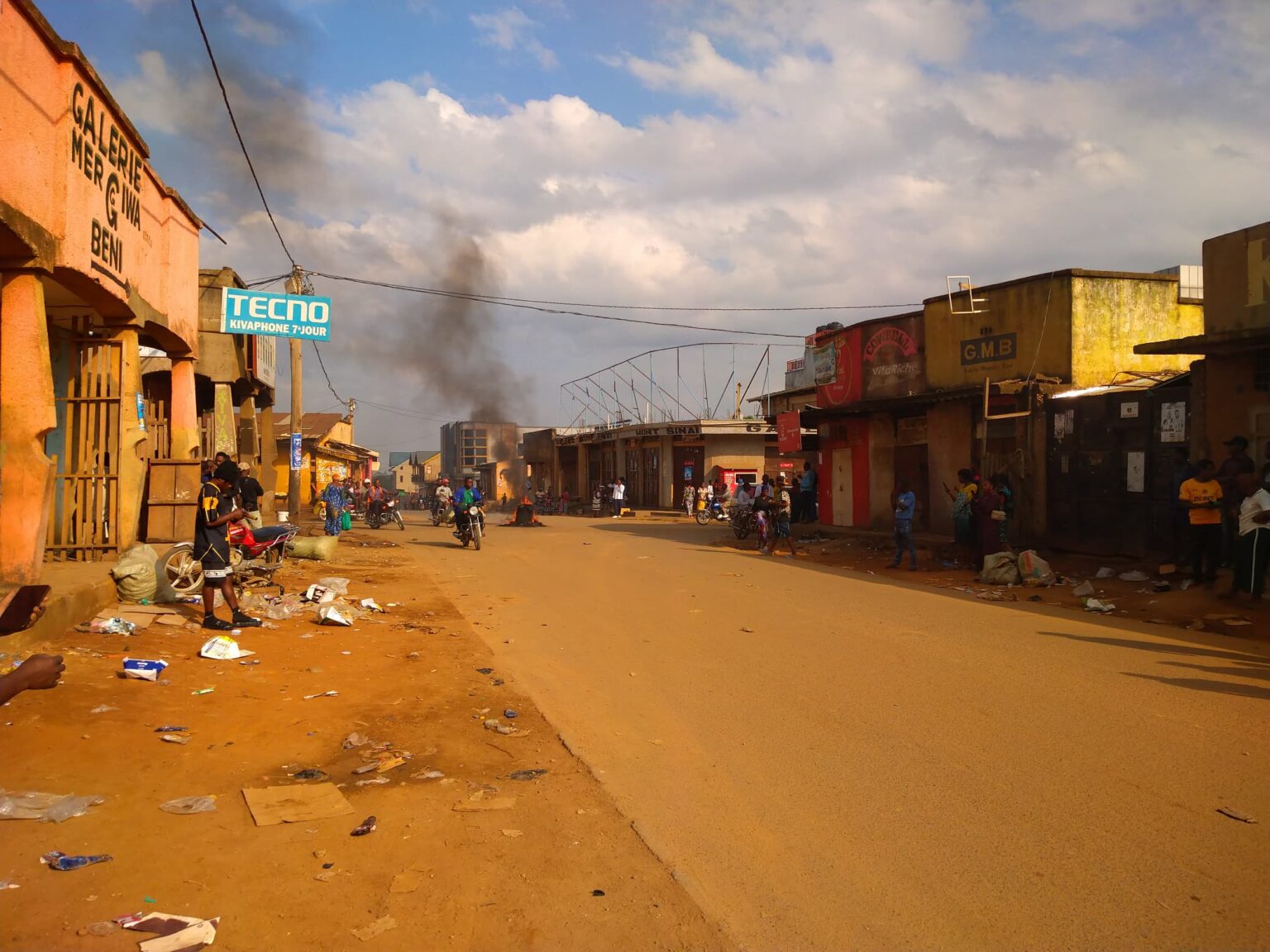 Les mouvements citoyens annulent leur marche annoncée contre le retrait de l'UPDF