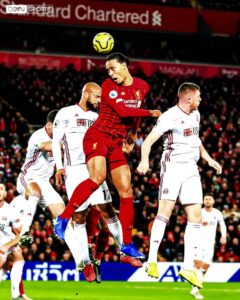 Virgil van Dijk et Salah portent Liverpool