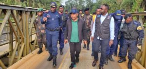 Le Vice-Gouverneur à Kasindi pour superviser la mesure conservatoire du pont Semuliki