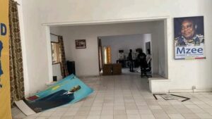 RDC : Le PPRD "déguerpi", le siège du parti restitué à son "propriétaire légitime" Le PPRD "déguerpi", le siège du parti restitué à son "propriétaire légitime"