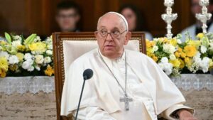 Le pape François lors d'une réunion avec des membres de la communauté catholique a la cathédrale NOT