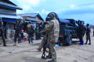 Trois morts et 14 blessés dans une fusillade d'hommes armés