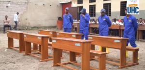 Kinshasa : 1 200 Bancs-Pupitres Offerts aux Écoles Publiques par le Service National 1 200 Bancs-Pupitres Offerts aux Écoles Publiques par le Service National