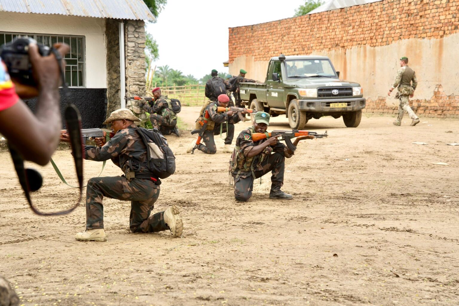 Uvira : La Coordination des Wazalendo dénonce les attaques des FARDC et appelle au dialogue La Coordination des Wazalendo dénonce les attaques des FARDC et appelle au dialogue