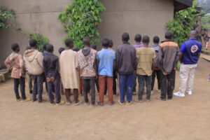 Beni : Les FARDC remettent 18 rescapés de l'ADF à la société civile Les FARDC remettent 18 rescapés de l'ADF à la société civile
