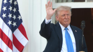 Washington : Donald Trump interdit l'entrée aux États-Unis aux ressortissants de 12 pays Donald Trump interdit l'entrée aux États-Unis aux ressortissants de 12 pays