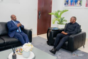 RDC : Menaces des groupes armés, échanges entre Robert Seninga et le ministre Julien Paluku Menaces des groupes armés, échanges entre Robert Seninga et le ministre Julien Paluku