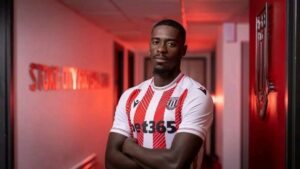 Mercato : Axel Tuanzebe en discussions avec Trabzonspor, club de Simon Banza Axel Tuanzebe en discussions avec Trabzonspor, club de Simon Banza