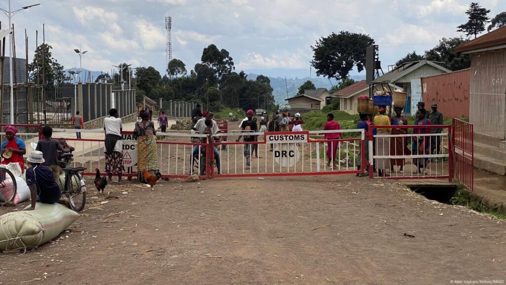 Ébola : l’Ouganda ferme sa frontière avec la RDC à Ishasha pour contenir la propagation Réouverture du poste frontalier de Bunagana, démenti du consulat Ougandais