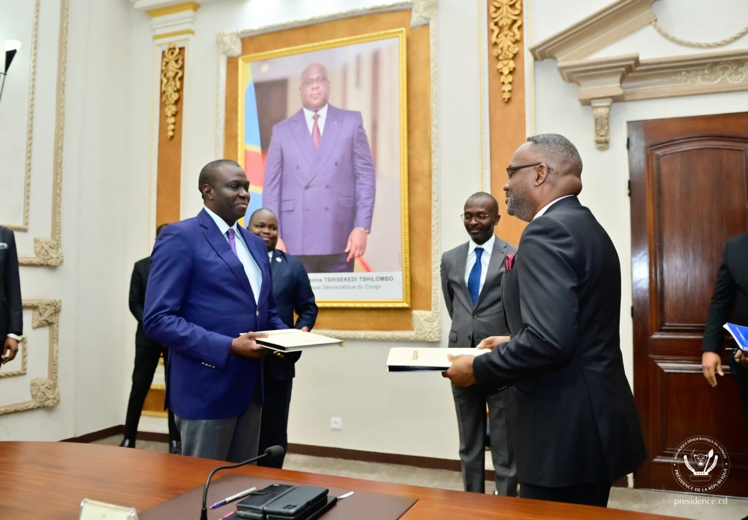 Kinshasa : Passation de pouvoir entre André Wameso et André Nyembwe au cabinet du Chef de l’État Passation de pouvoir entre André Wameso et André Nyembwe au cabinet du Chef de l'État