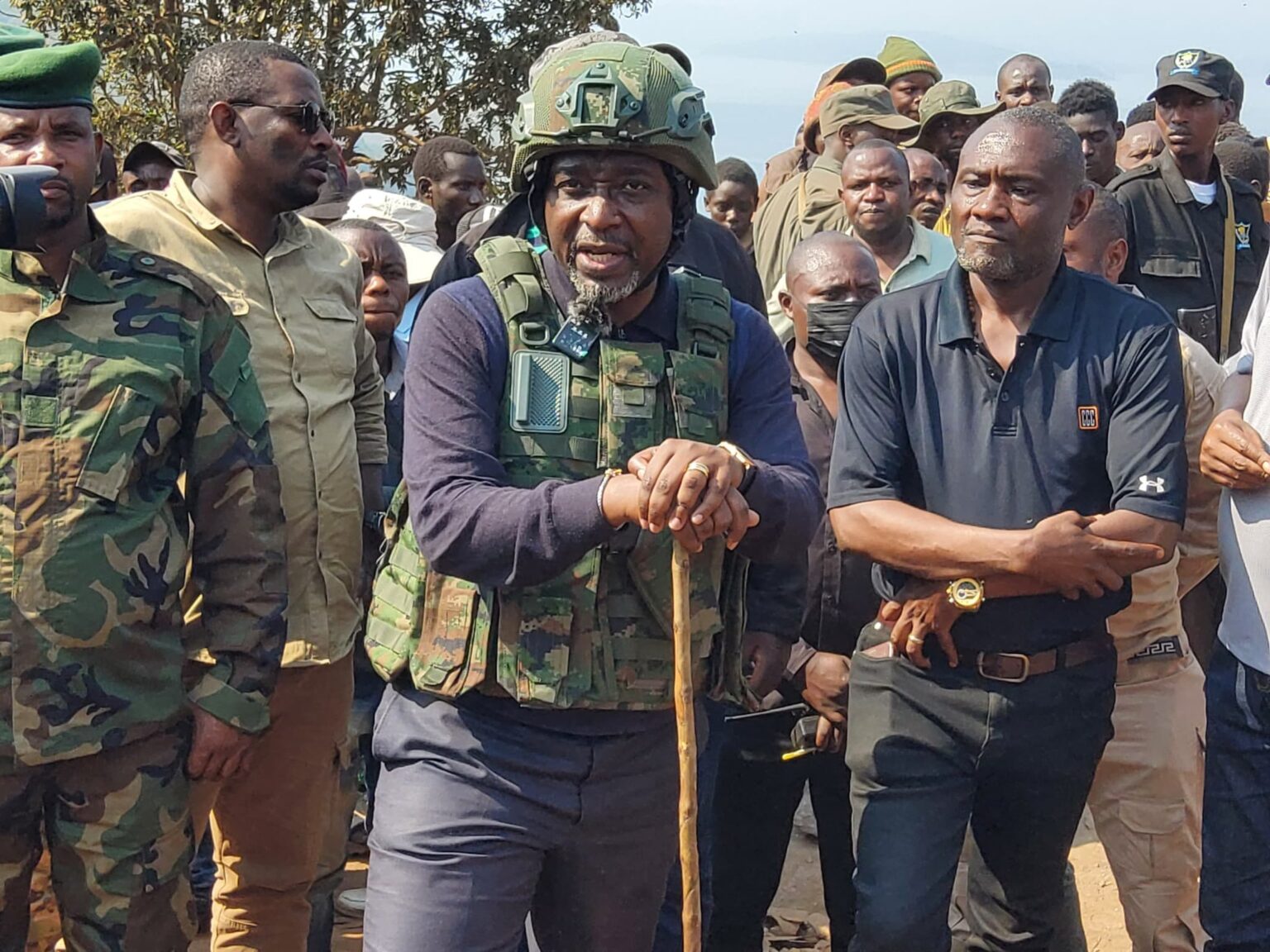Sud-Kivu : Le Gouverneur Busu bwa Ngwi appelle à une révolution citoyenne le Gouverneur Patrick Busu inspecte le site minier de Lomera après l’éboulement meurtrier