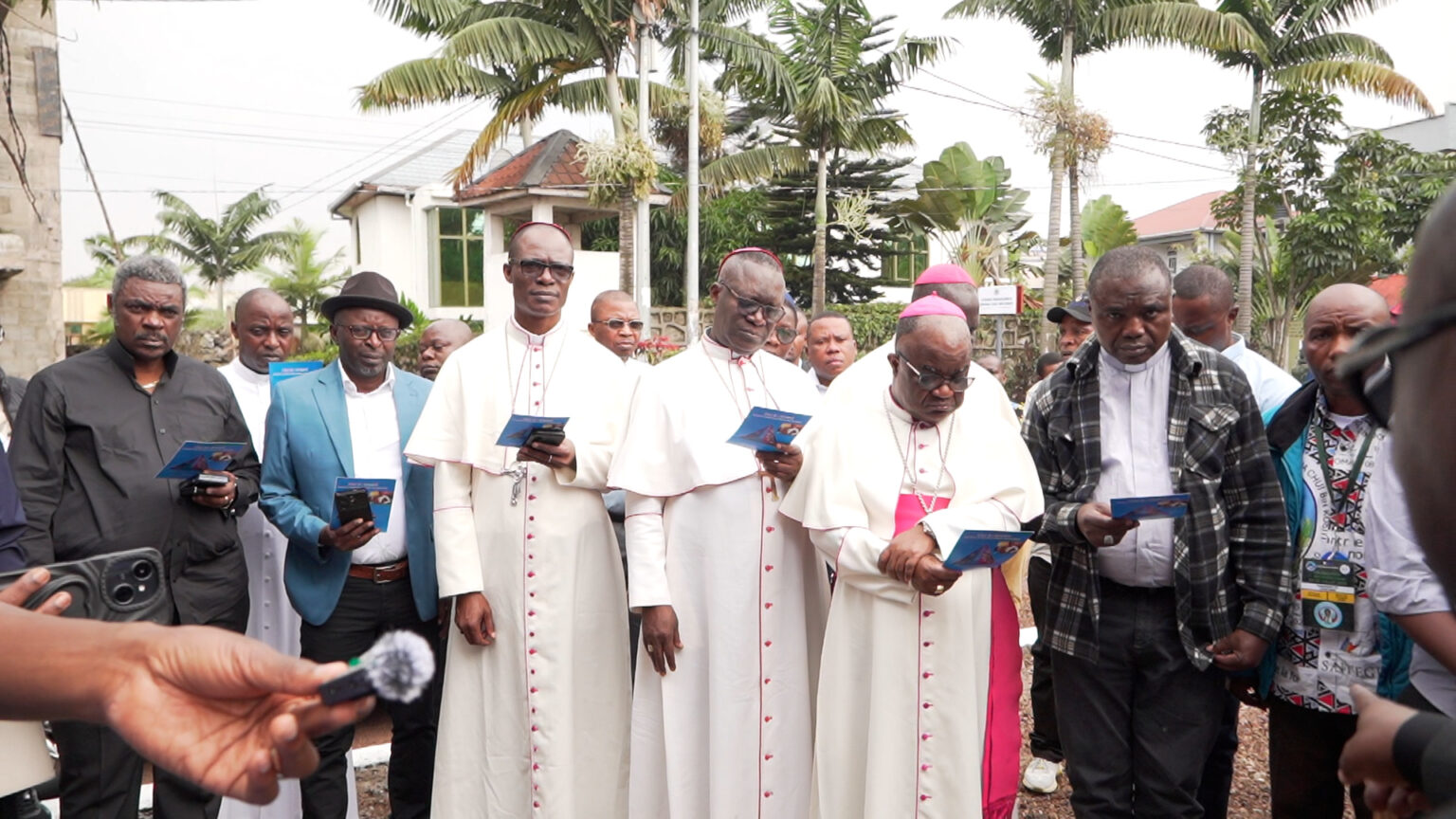 Goma : L’AFC/M23 présente le lieu du martyre de Bwana Chui à la CENCO et dévoile la Stèle de l’intégrité L’AFC/M23 présente le lieu du martyre de Bwana Chui à la CENCO et dévoile la Stèle de l’intégrité