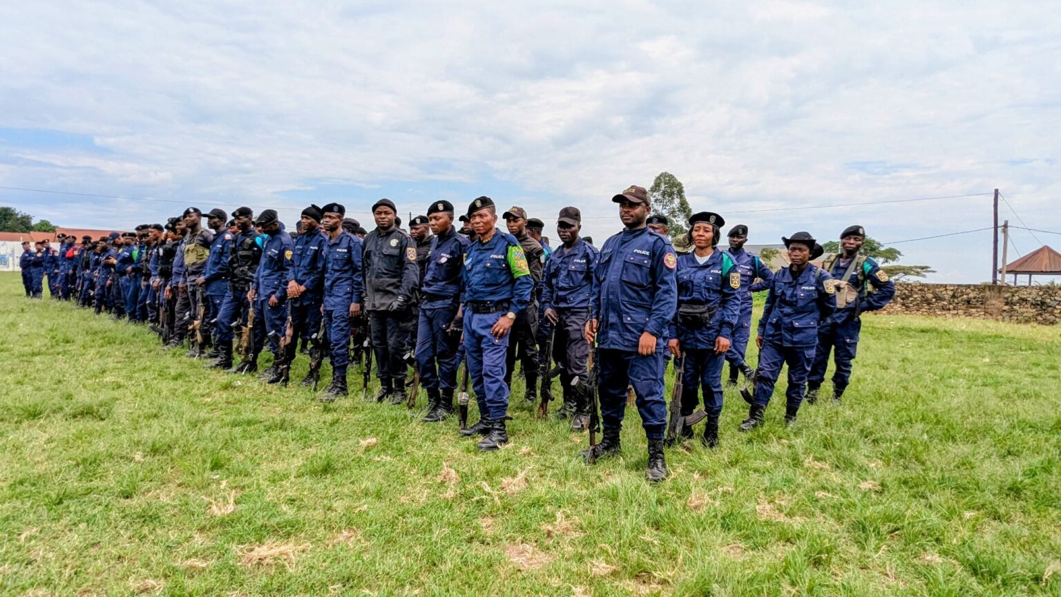 Un policier échappe de justesse à la justice populaire