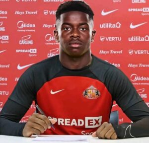 Noah Sadiki rejoint la Premier League